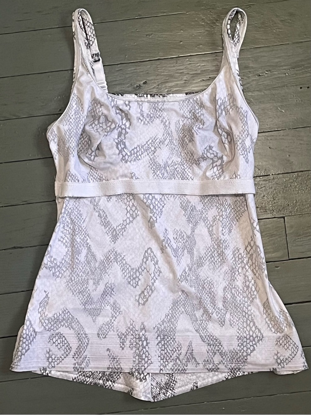 Ruby Ribbon Size 34 Shapewear Cami Tank Top Built-In Bra White Gray Print - Picture 6 of 12